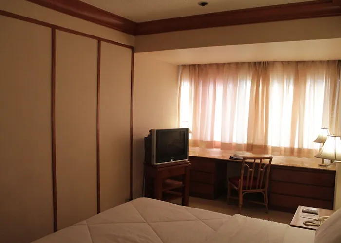 Century Park Hotel 4*