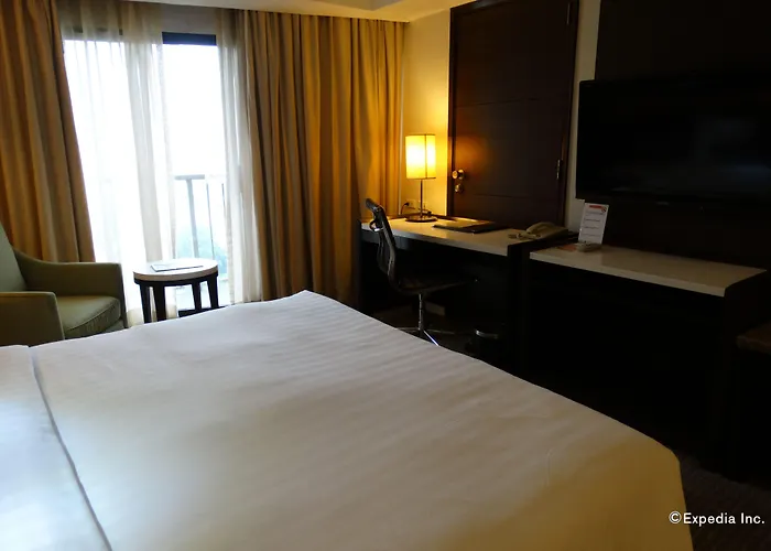 Century Park Hotel 4*