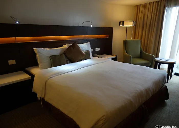 Century Park Hotel 4*