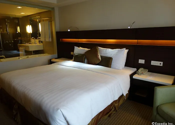 Century Park Hotel 4*
