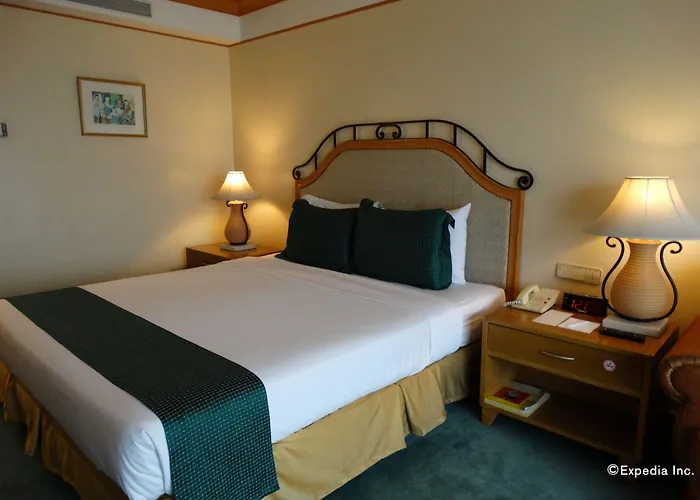 Century Park 4* Manila