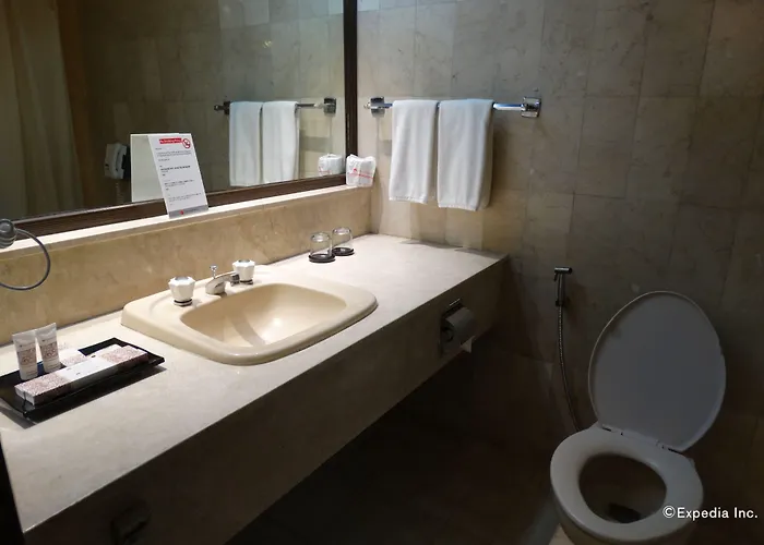 Century Park Hotel 4*