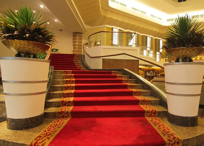 Century Park Hotel 4*