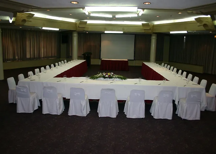 Hotel Century Park 4*