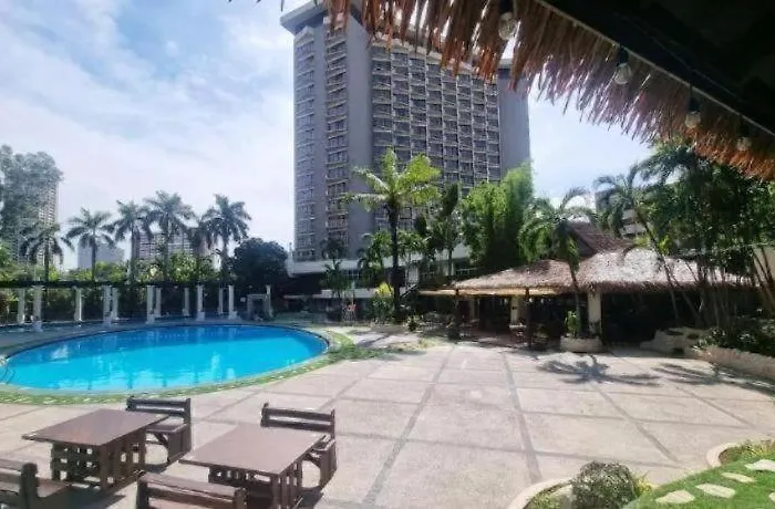 Century Park 4* Manila