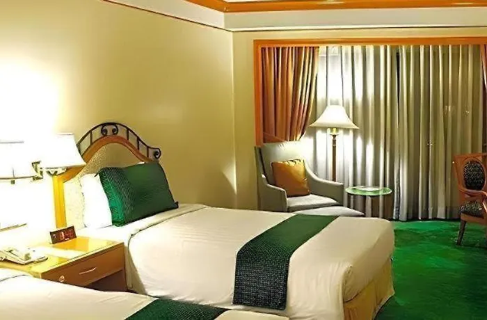 Century Park Hotel 4*