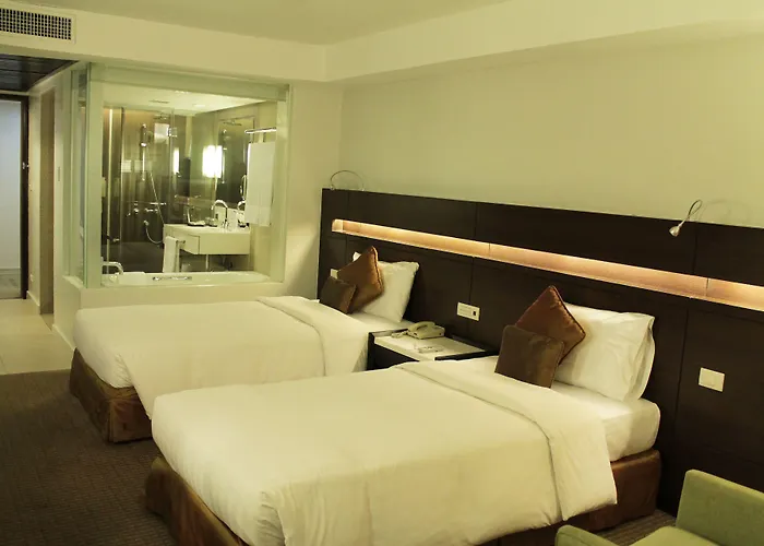 Century Park 4*