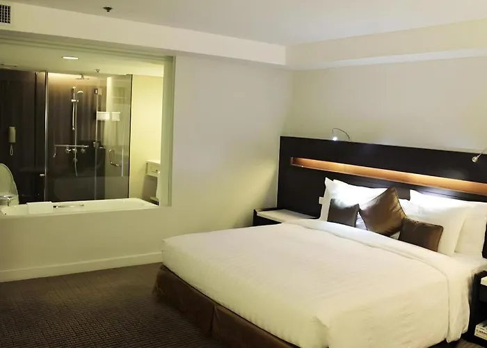 Century Park 4* Manila