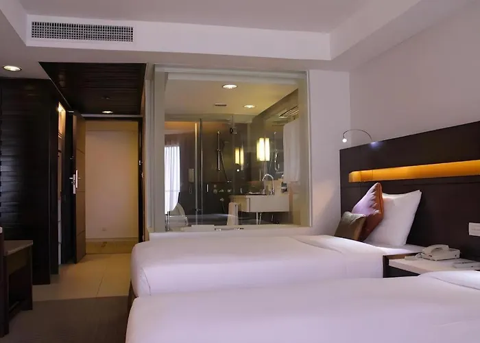 Century Park 4*